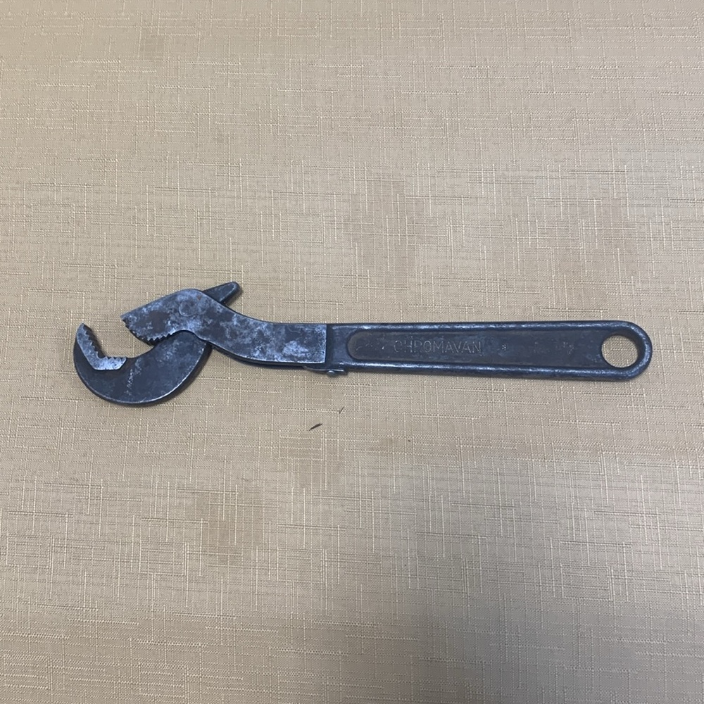 Chromavan 10 inch SMOOTH JAWS One-hand Adjustable Stickle Back Wrench, Germany - Picture 4 of 6